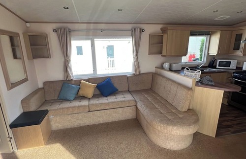 Hopton Ski Chalet | 3 Bedroom, 6 Berth, Dog Friendly, Holiday Home