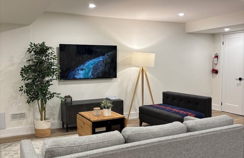Halton Regional Municipality Apartment | Cozy Basement Apartment in Milton. 1 Hour drive from Niagara falls and Toronto!