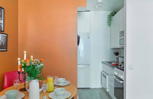 Punavuori Apartment | Central Jugend House in Walkable Area. Tram/Bus 200m. Netflix/Wi-Fi.