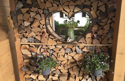Buching House | Log cabin Green Heart
