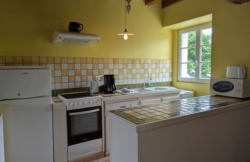 Vennecy Cottage | Peaceful lodging near Orleans, pets allowed, terrace and garden