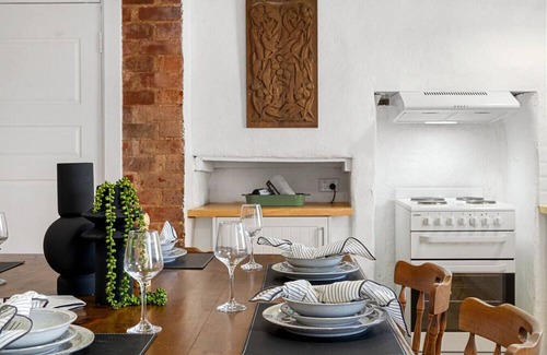Lenswood House | Orchard Cottage—A Leafy Peaceful Retreat with Spa