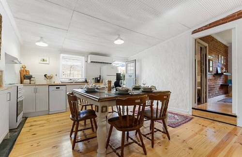 Lenswood House | Orchard Cottage—A Leafy Peaceful Retreat with Spa