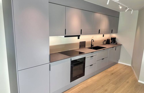 Tromso Apartment | Kaldfjord Aurora Apartments New. Parking. Nice neighborhood close to mountain