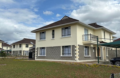 Athi River Villa | Elegant 4BR Villa with Private Pool near JKIA – Greenpark, Athi River
