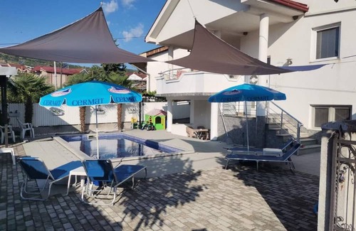 Kavadarci House | The Withe HousenCharming 2-bedroom house in serene Kavadarci with AC