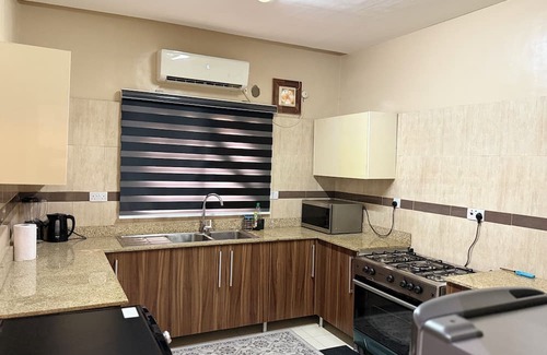 Ibadan House | Luxury 2-bed w 24h light in Kolapo Ishola GRA