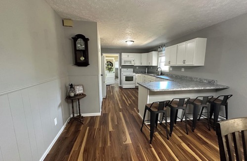 Clay House | Brown’s Bar countryliving Spacious 4 bedroom 3 full bath near Blackford Oaks WMA