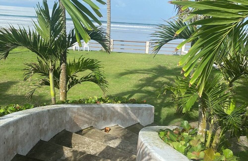 Las Nunez House | House by the sea, with large gardens, private, comfortable, for 11 people.