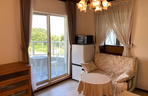 Hamada House | Luxrious double room with mountain view and ocean view from the balcony and an interior window/Hamada Shimane