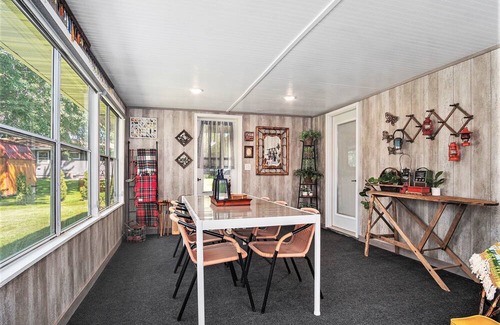 Madison House | Welcome DSU-Madison Athletics | Aviation Students | Dog Friendly