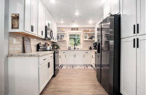 Madison House | Welcome DSU-Madison Athletics | Aviation Students | Dog Friendly