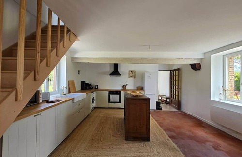 Notre-Dame-du-Hamel House | Brick house - calm, nature, comfort
