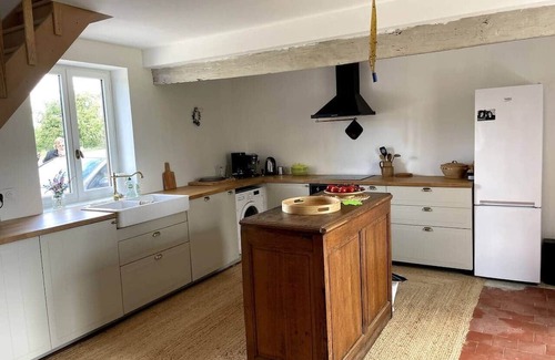 Notre-Dame-du-Hamel House | Brick house - calm, nature, comfort