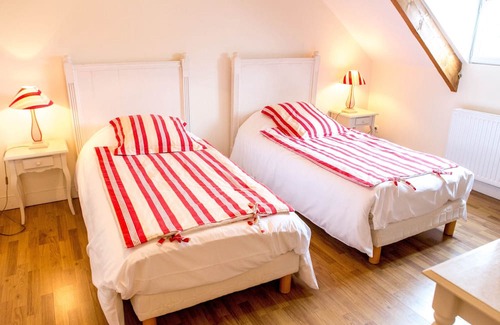 Guilly Bed & Breakfast | Elegant room by the Loire, near Paris