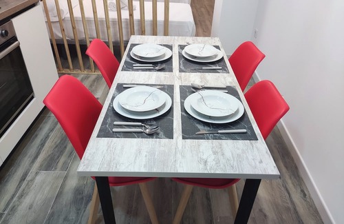Ciudad Jardin Apartment | Centrally located, at street level and next to bus and train stations.