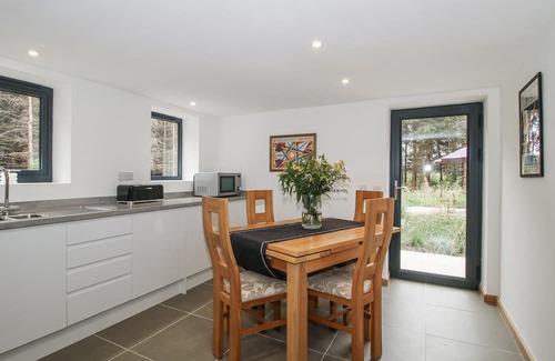 Bishops Castle House | THE BARN, luxury holiday cottage, with open fire in Bishop's Castle