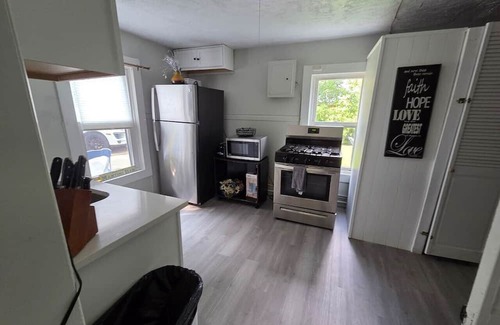 Woodmere Apartment | Great little house in Woodmere/Beachwood, Orange