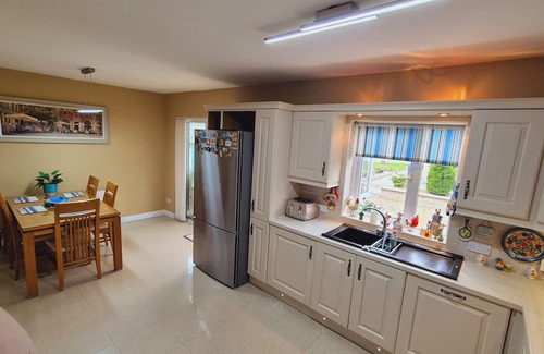 Coolaney House | Beautiful House in Co. Sligo with Private Bar, Pool Table & Guided Minivan Tours