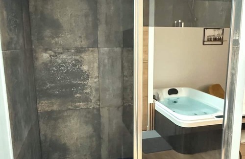 Teloche Bed & Breakfast | Château de Posset: Loft Anne-Marie, close to the 24 Hours of Le Mans racetrack