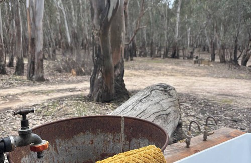 Moama Cabin | Romantic Off Grid Nature Stay for 2 with Outdoor Bath Only 5 minutes from Moama