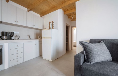 Kithira Apartment | Apartment 'Angel's 2' with Shared Terrace, Wi-Fi and Air Conditioning