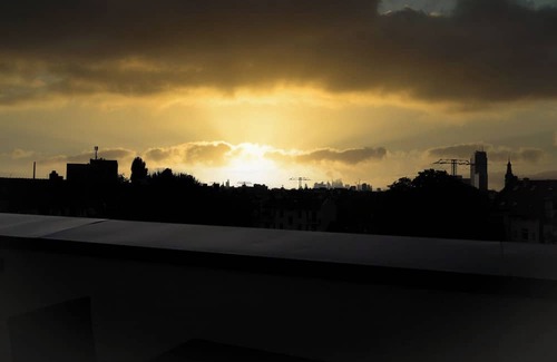 Offenbach am Main Apartment | Myskyline - for 6 persons, roof terrace, balcony, garage, bed linen incl.