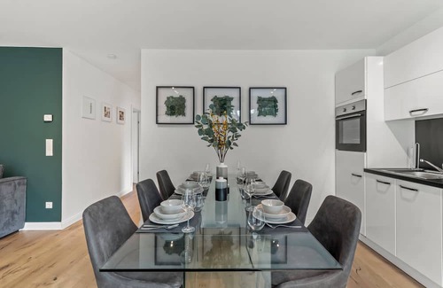 Floridsdorf Apartment | NobleNest | Deluxe Apartment with Workspace, Coffee & Relax Massage, near the center