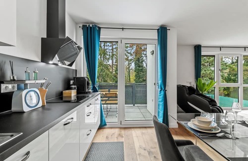 Floridsdorf Apartment | NobleNest | Deluxe Apartment with Workspace, Coffee & Relax Massage, near the center