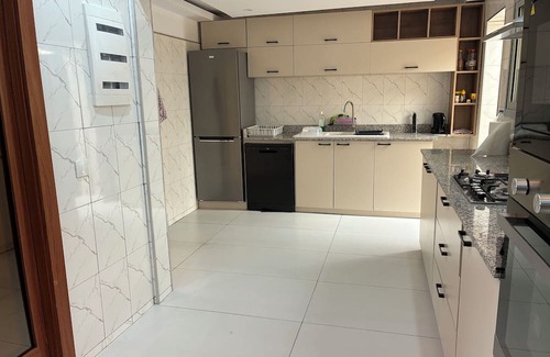 Abidjan House | DETACHED HOUSE WITH GARDEN IN QUIET, SAFE STREET CLOSE TO SHOPS