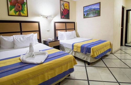 Merida Municipality Hotel | City Center Two Double Room Mérida Stay with Pool, Garden and Comfort