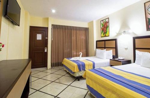 Merida Municipality Hotel | City Center Two Double Room Mérida Stay with Pool, Garden and Comfort