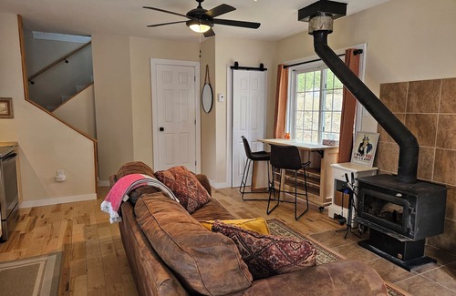 Bolton-Est Cottage | Newly Renovated Cozy Cottage with Wood Burning Stove - Sleeps up to 4