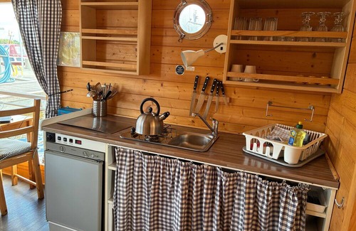 Koenigs Wusterhausen Boat Rental | Houseboat 'BunBo 1060' with Lake View