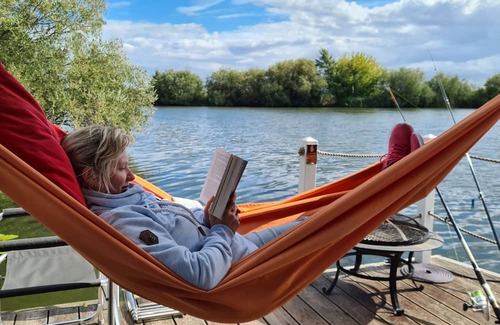 Koenigs Wusterhausen Boat Rental | Houseboat 'BunBo 1060' with Lake View