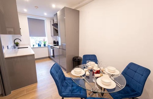 North Finchley Apartment | Luxury 2 Bedroom 1 Bathroom Apartment | 30 Mins Central London