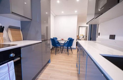 North Finchley Apartment | Luxury 2 Bedroom 1 Bathroom Apartment | 30 Mins Central London