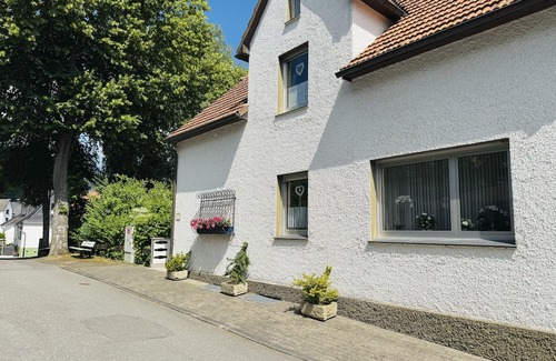 Bontkirchen Apartment | Apartment 'Biederbeck' with Balcony and Wi-Fi
