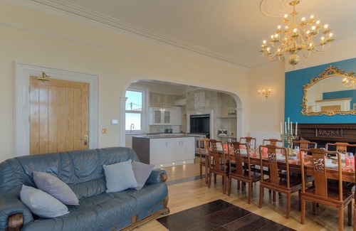 Great Yarmouth Apartment | DUKES Holiday Apartment. Magnificent Mansion Apartment with Panoramic Seaviews.