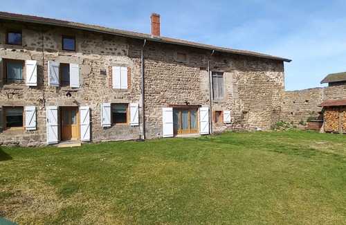 Eglisolles House | Quiet old farmhouse