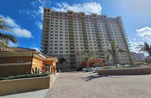 Hallandale Beach Condo | Beach Front Luxury 2-bedroom 2 Bath condo in beautiful Hallandale Beach