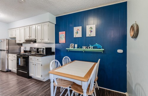 Port Aransas Condo | Roomy 1 BDRM Large Pool w/a Private Courtyard and a 5 Min Walk to the Beach