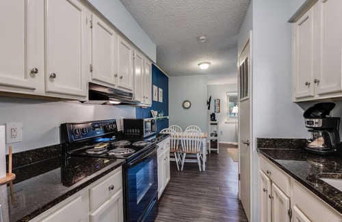Port Aransas Condo | Roomy 1 BDRM Large Pool w/a Private Courtyard and a 5 Min Walk to the Beach