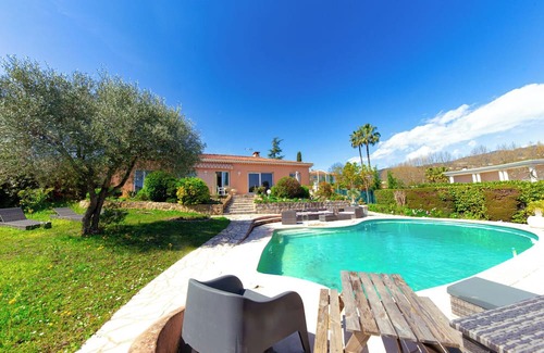 Mandelieu-La-Napoule Villa | Vacances Ensoleillées Golf, Plages et Piscine