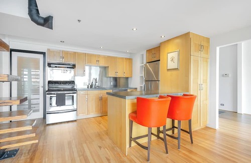 Southeast False Creek Apartment | D25 - Large 1 bedroom 2 bathroom in Mount Pleasant