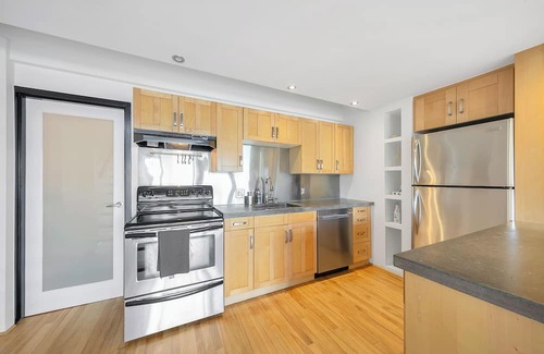 Southeast False Creek Apartment | D25 - Large 1 bedroom 2 bathroom in Mount Pleasant