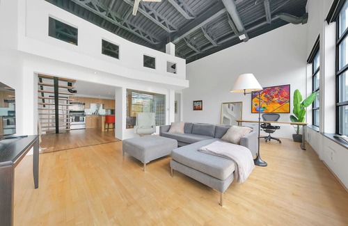 Southeast False Creek Apartment | D25 - Large 1 bedroom 2 bathroom in Mount Pleasant