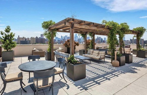 Ukrainian Village Apartment | Spacious Modern East Village Apartment - Luxury Elevator Building