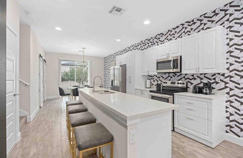 Kissimmee House | SUPER SICK- SLEEPs 49 - 27 Beds, 15 Bedrooms!