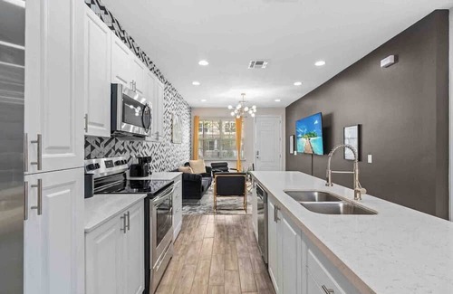 Kissimmee House | SUPER SICK- SLEEPs 49 - 27 Beds, 15 Bedrooms!